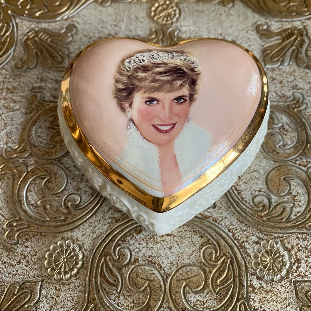Princess Diana Queen of Our Hearts Heart Music Box Ardleigh Elliott 1998